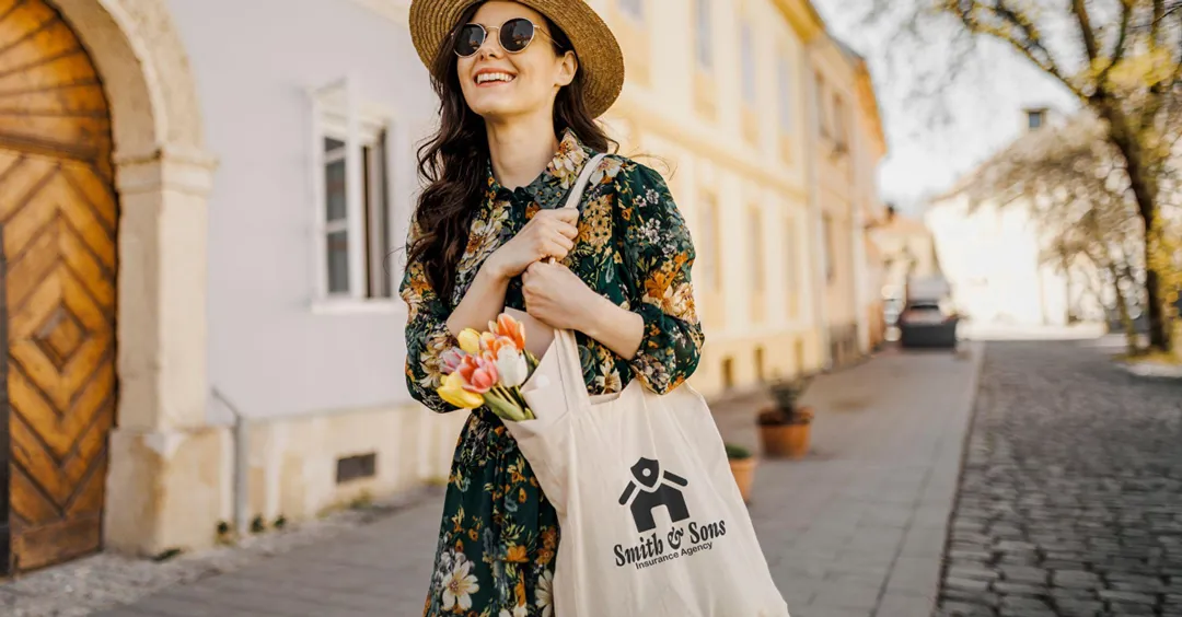 Woman shopping in a street with a cotton tote bag