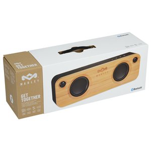 Una caja blanca con un altavoz encima