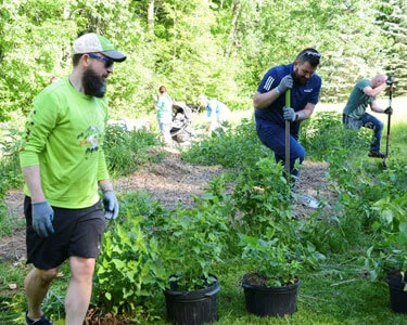 4imprint employees volunteering