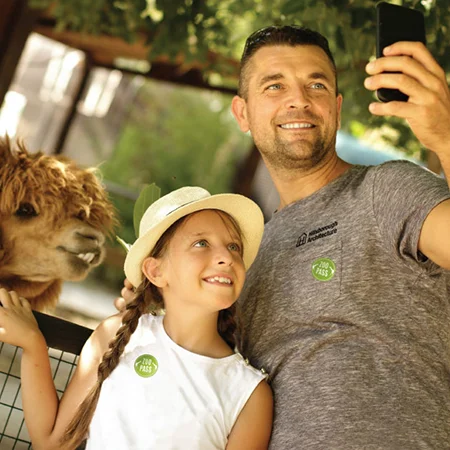 Dad and daughter taking a selfie picture at the zoo