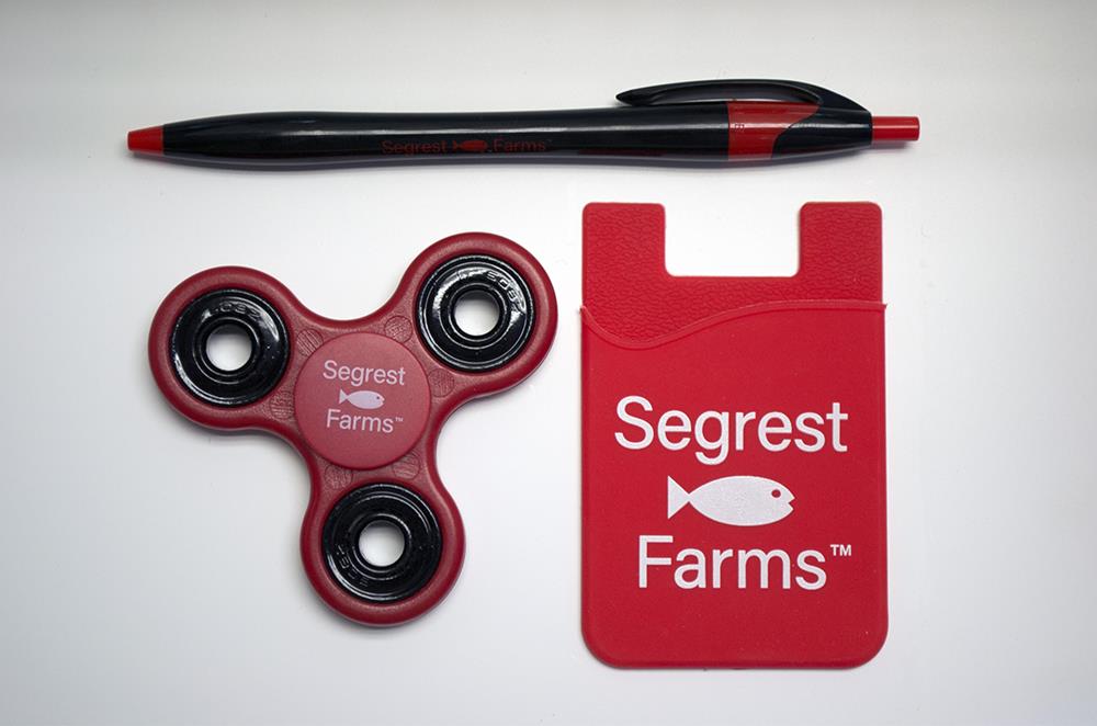 Customer photo from Patrick of our Javelin Pen - Black - 24 hr, a pen and a red card with a spinner