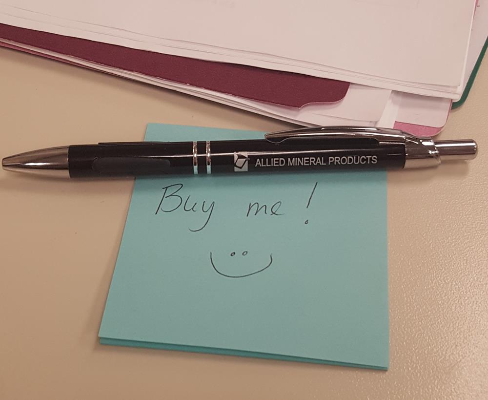 Customer photo from Kelly of our Vienna Metal Mechanical Pencil, a pen on a post-it note