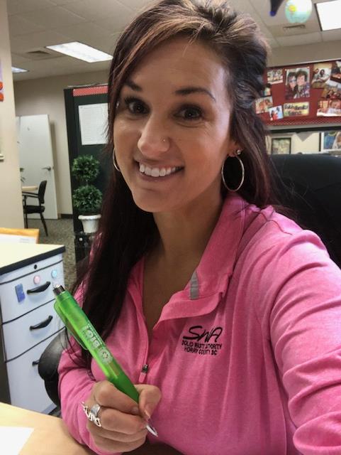 Customer photo from Victoria of our Jumbo XL Pen, a woman taking a selfie