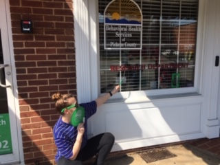 Customer photo from Elizabeth of our Twist and Chill Fan, a woman kneeling on the sidewalk holding a green frisbee