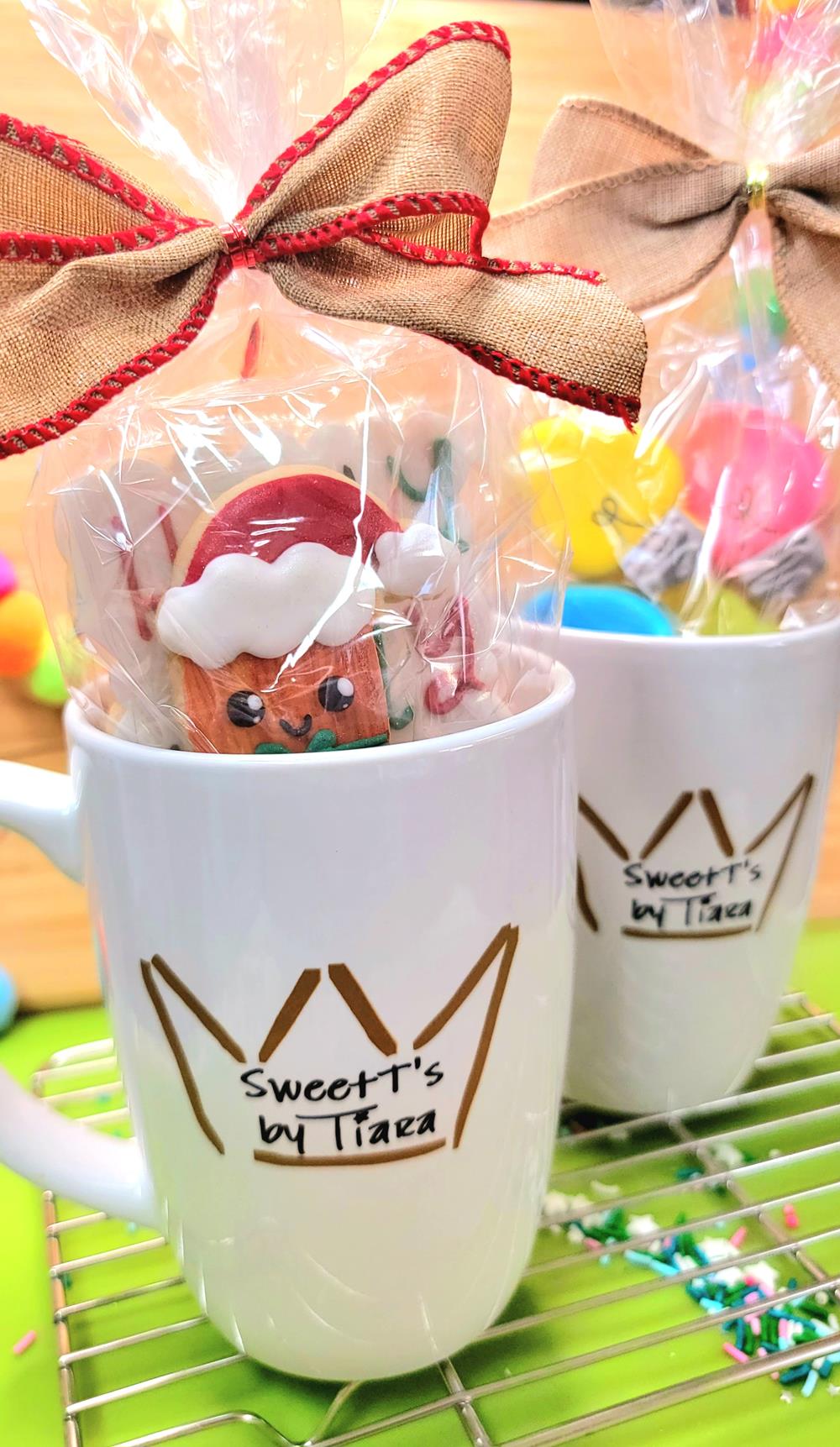 Customer photo from Tiara of our Challenger Grande Mug - 14 oz, a couple of mugs with cookies in it