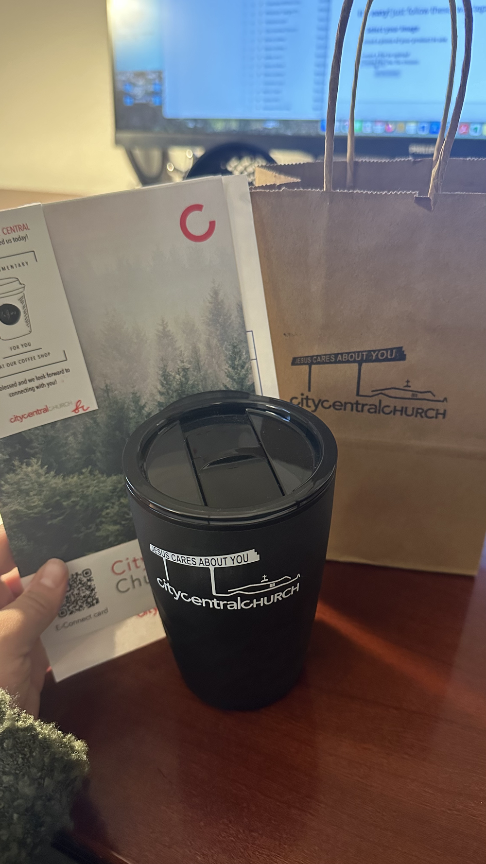 Customer photo from Saemyi of our Kappa Travel Tumbler - 12 oz., a hand holding a coffee cup