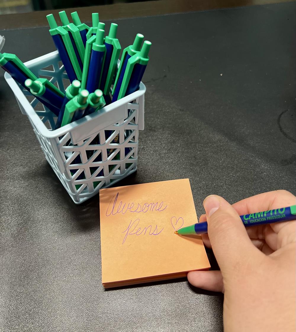 Customer photo from Aleyna of our Bic Clic Stic Pen, a hand writing on a note